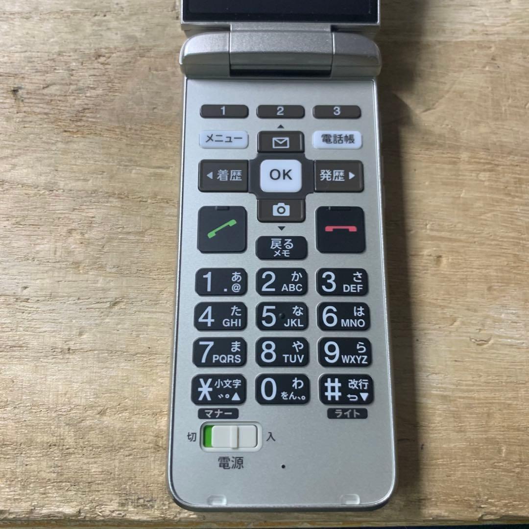京セラかんたんケータイ　シルバー　KYF43