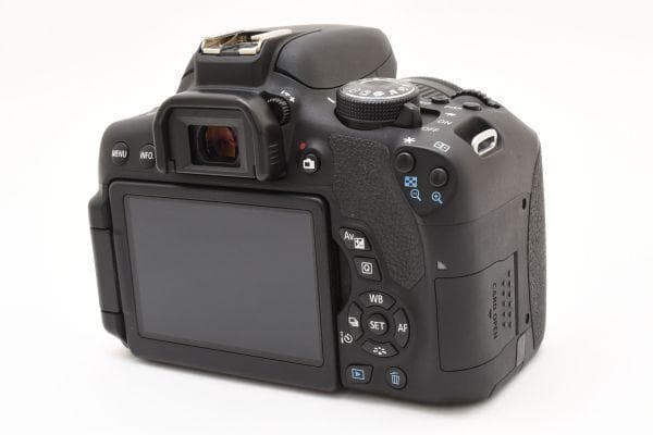 キャノン Canon EOS Kiss X8i レンズキット【美品】一眼レフ