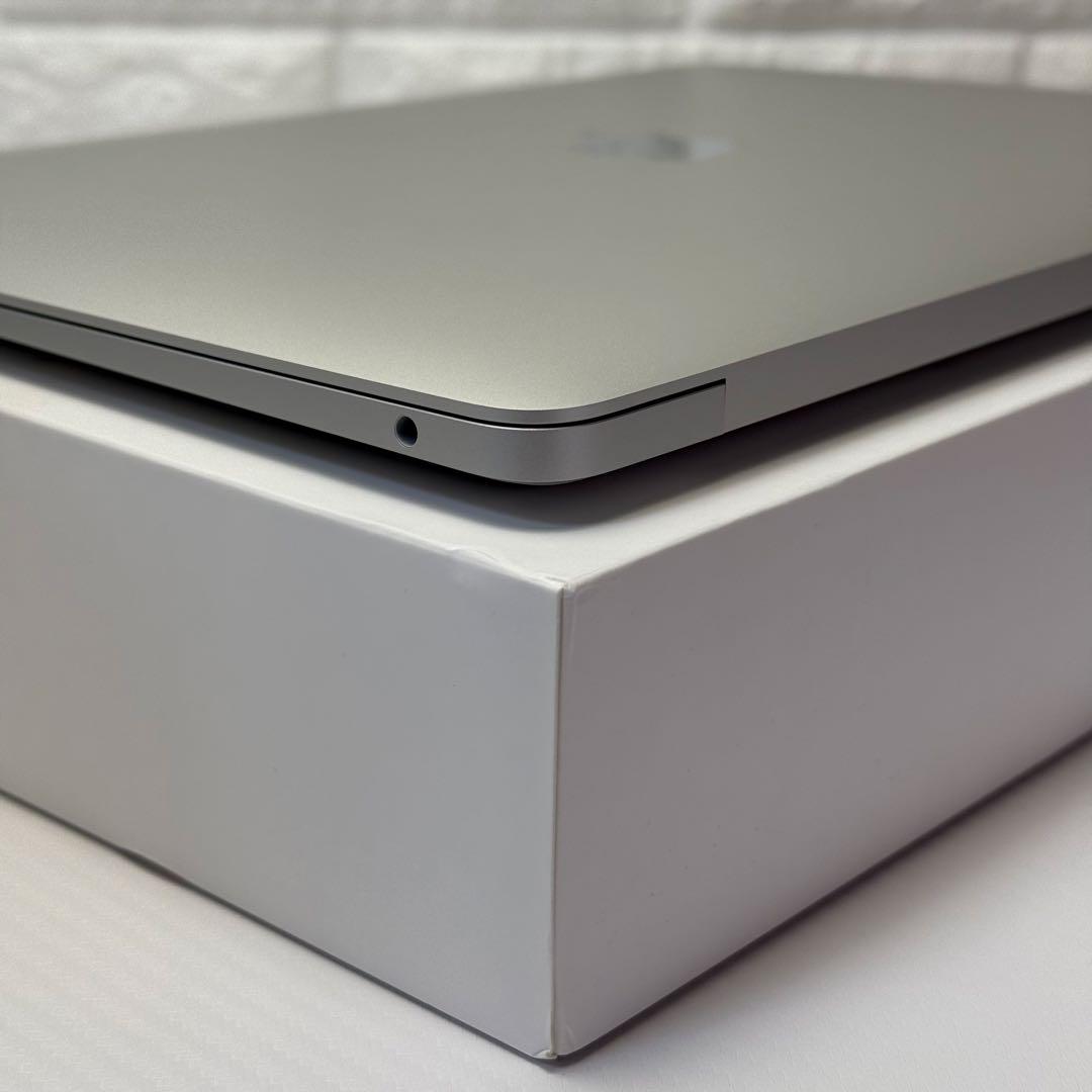 MacBook Air (M1, 2020) 8GB／512GB シルバー