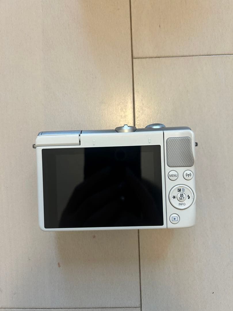 Canon EOS M100 ホワイト ミラーレス一眼 本体