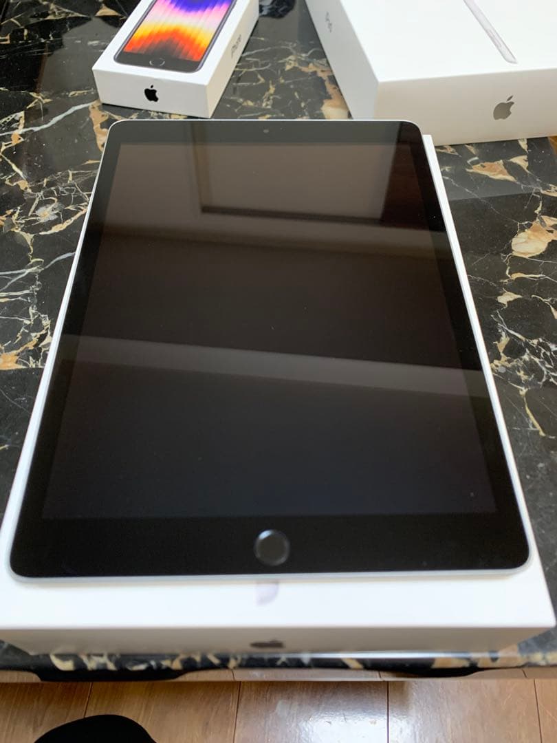 Apple iPad (第9世代) 64GB シルバーWiFiモデル