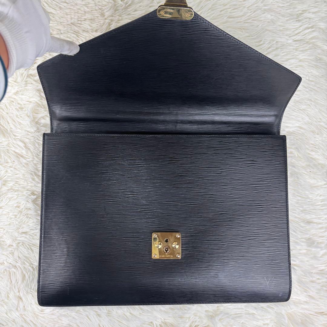 ルイヴィトンエピ セルヴィエット コンセイエ　ビジネスバッグ　ブラック