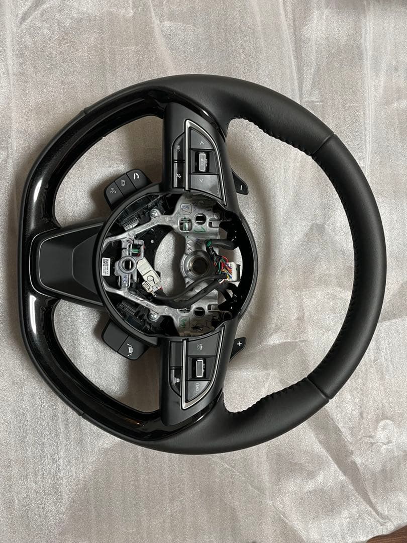 フロンクス 4AA-WDB3S ハンドル