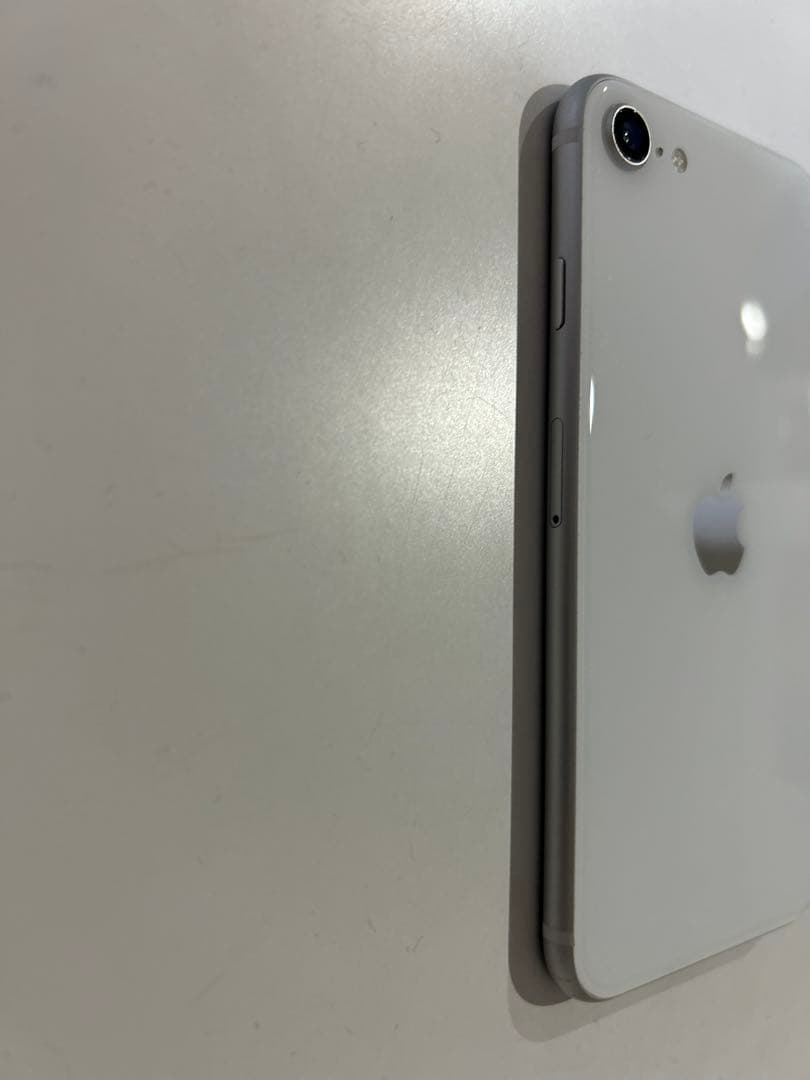 【美品‼️】iPhoneSE 第2世代　ホワイト