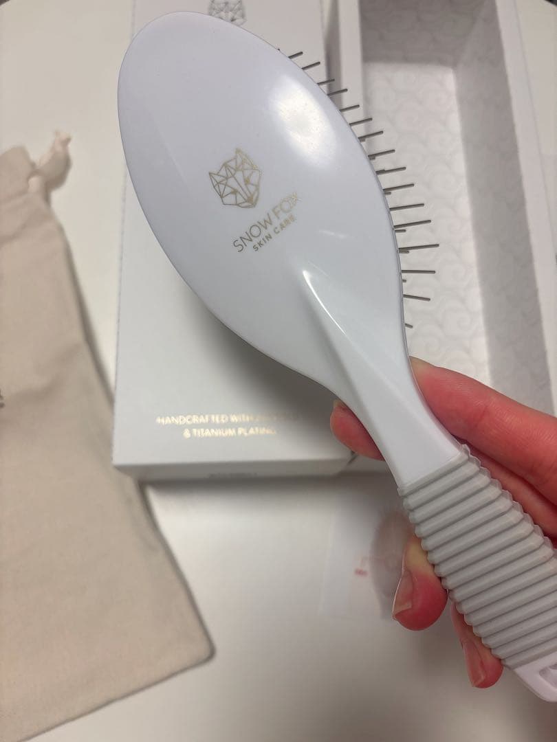 なな fox スカルプブラシ