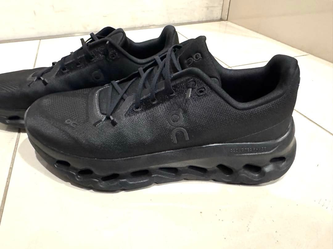 靴 on cloudtilt black