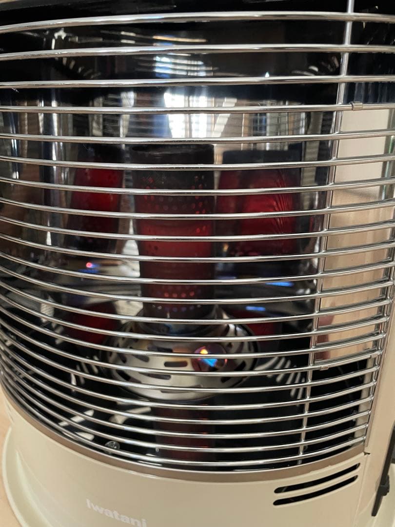 イワタニカセットガスストーブ　デカ暖　CB-STV-DKD2