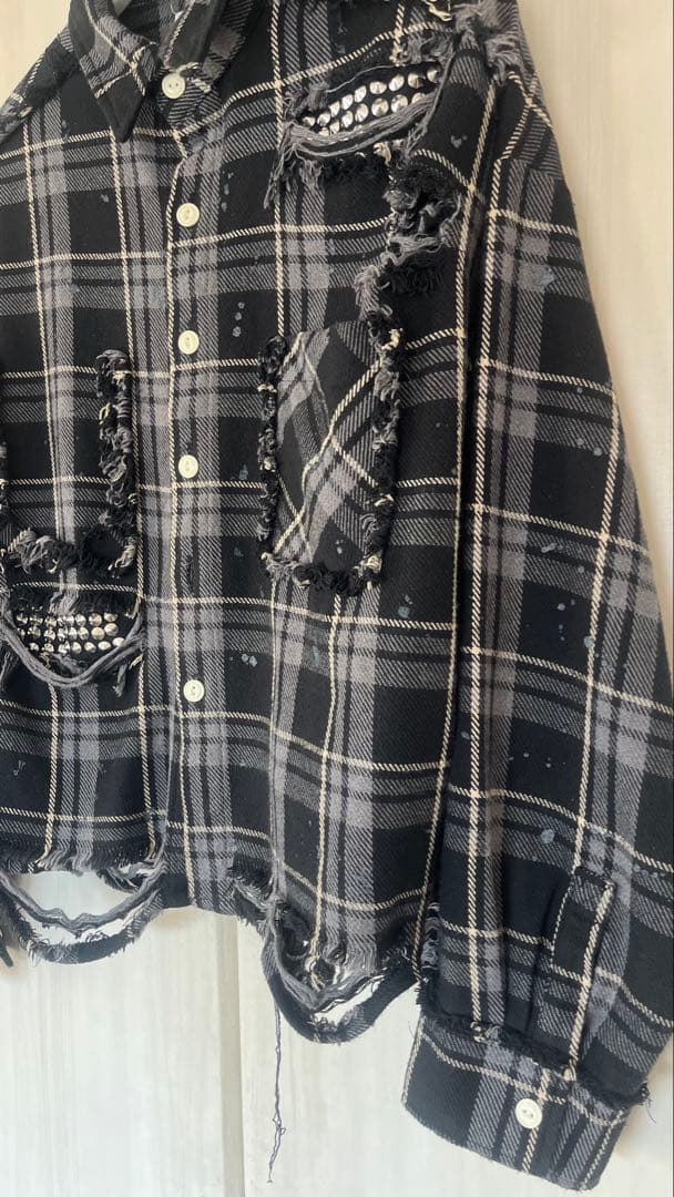 DankeSchon(ダンケシェーン) ダメージ加工スタッズ短丈チェックシャツ