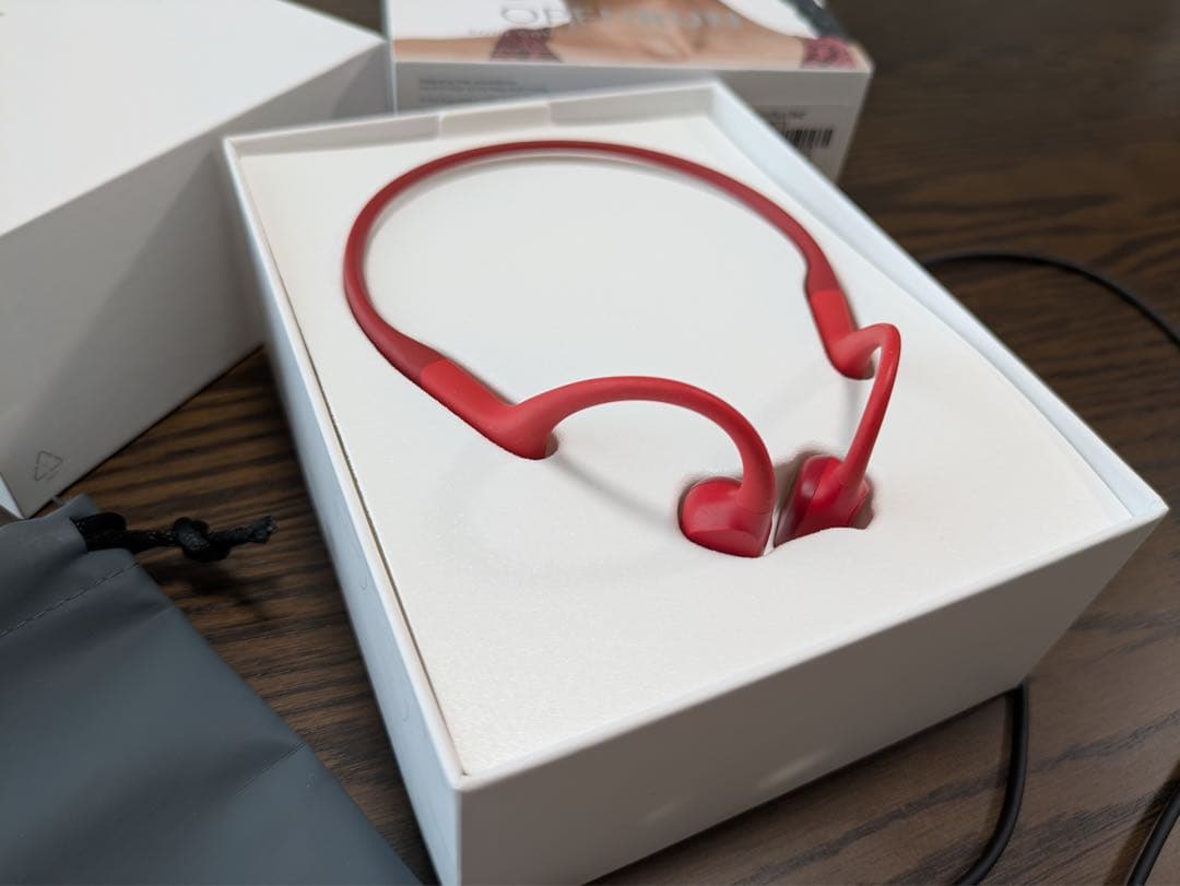 SHOKZ OPENRUN 赤 Black 骨伝導イヤホン　美品　S803