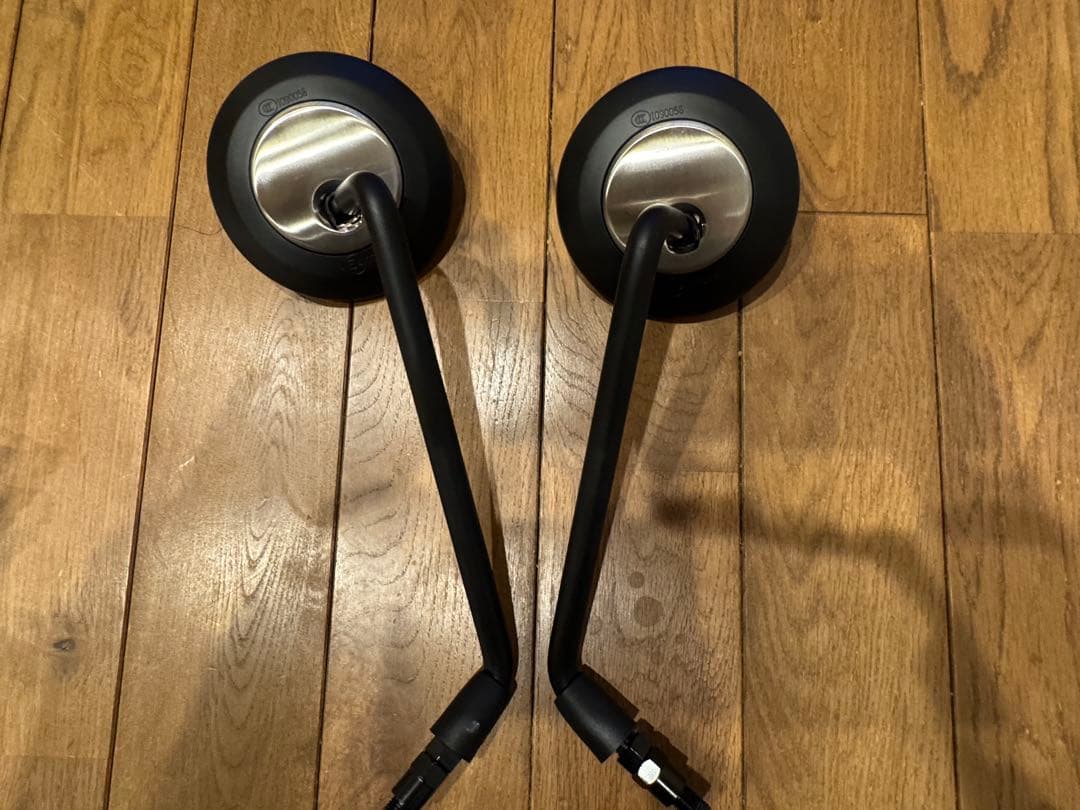 トライアンフ　スピードツイン900 純正ミラー