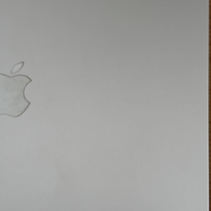 MacBook Air M2 13インチ 8GB 256GB 24年3月購入