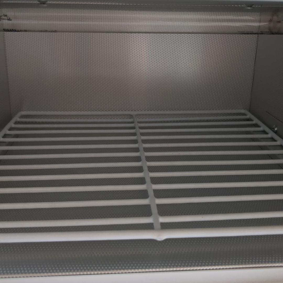 卓上型　殺菌灯式電気消毒器　UV-180 ステリライザー 紫外線殺菌消毒保管庫