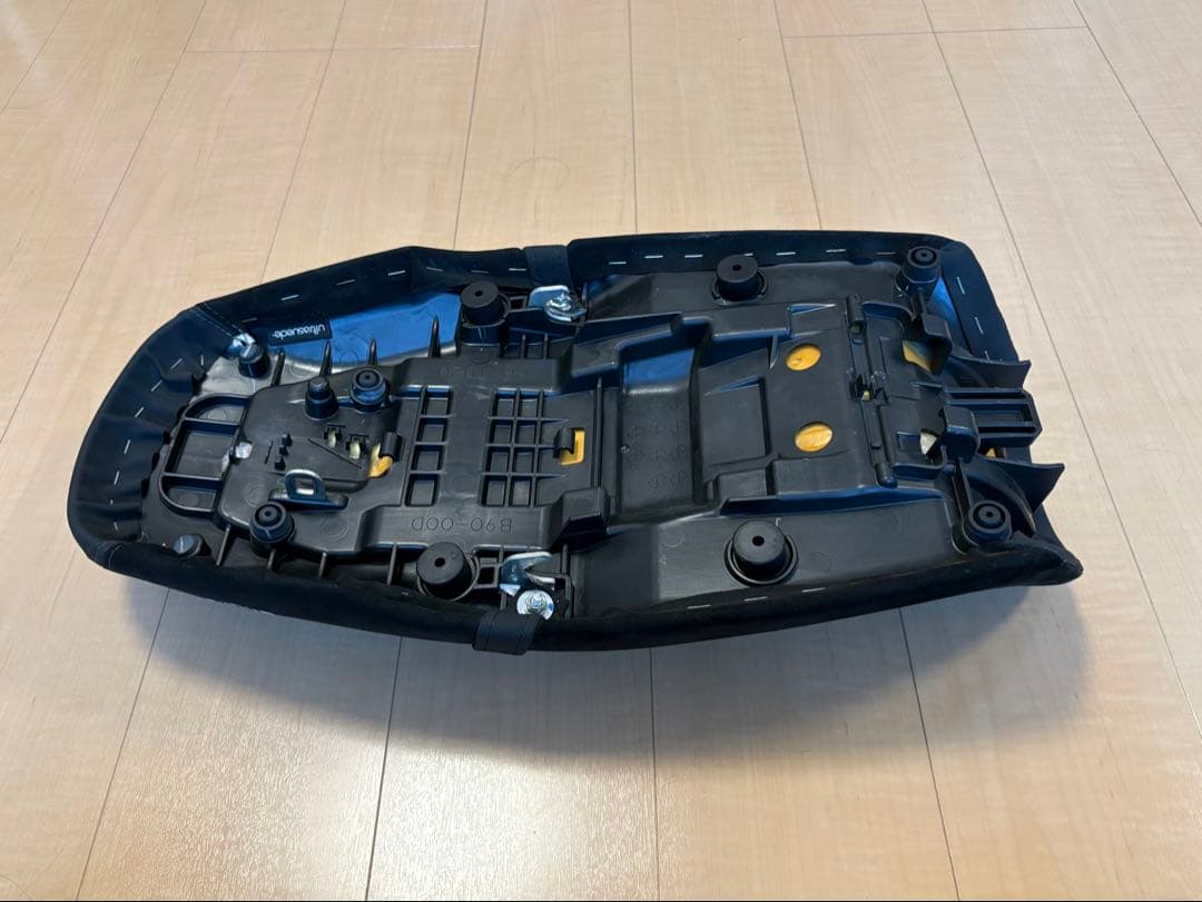 XSR900 ワイズギア ウルトラスエードシート