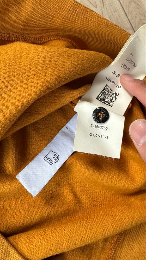 STONE  黄色長袖トレーナー