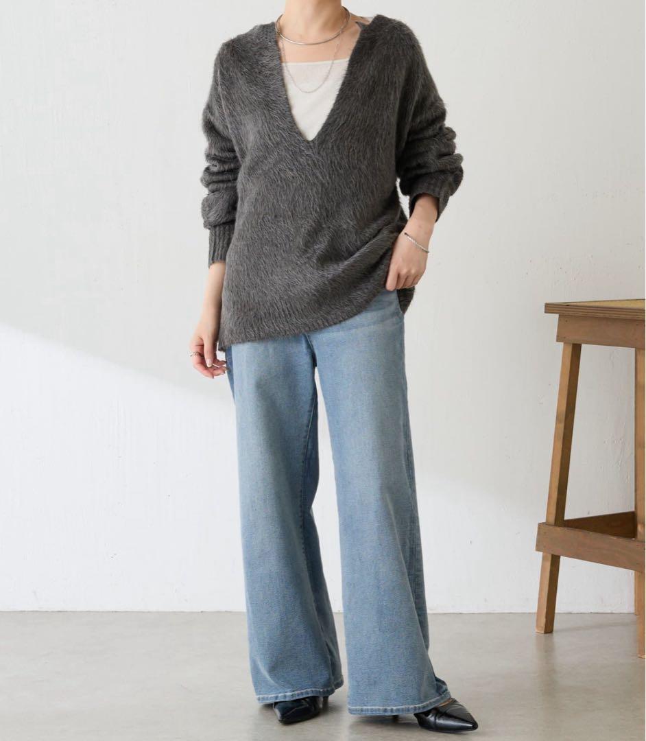 美品⭐︎エアリー深Vニット