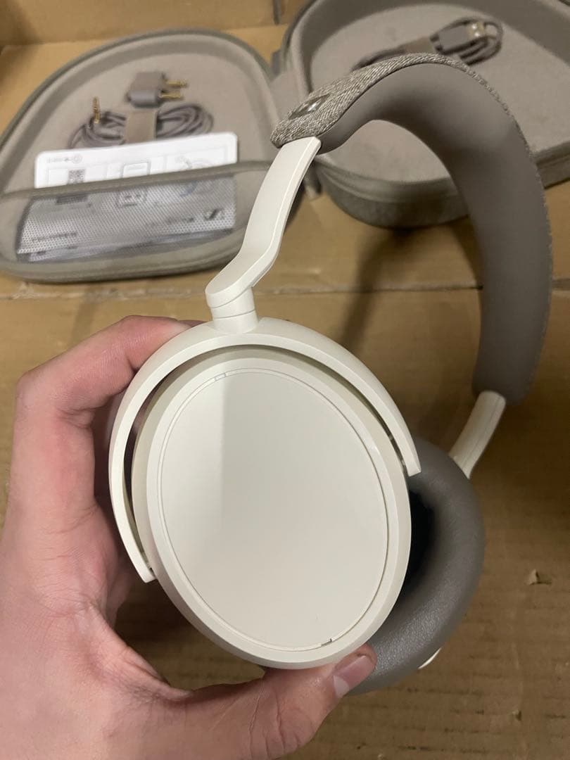 ゼンハイザー　ワイヤレスヘッドホン MOMENTUM 4 ホワイト