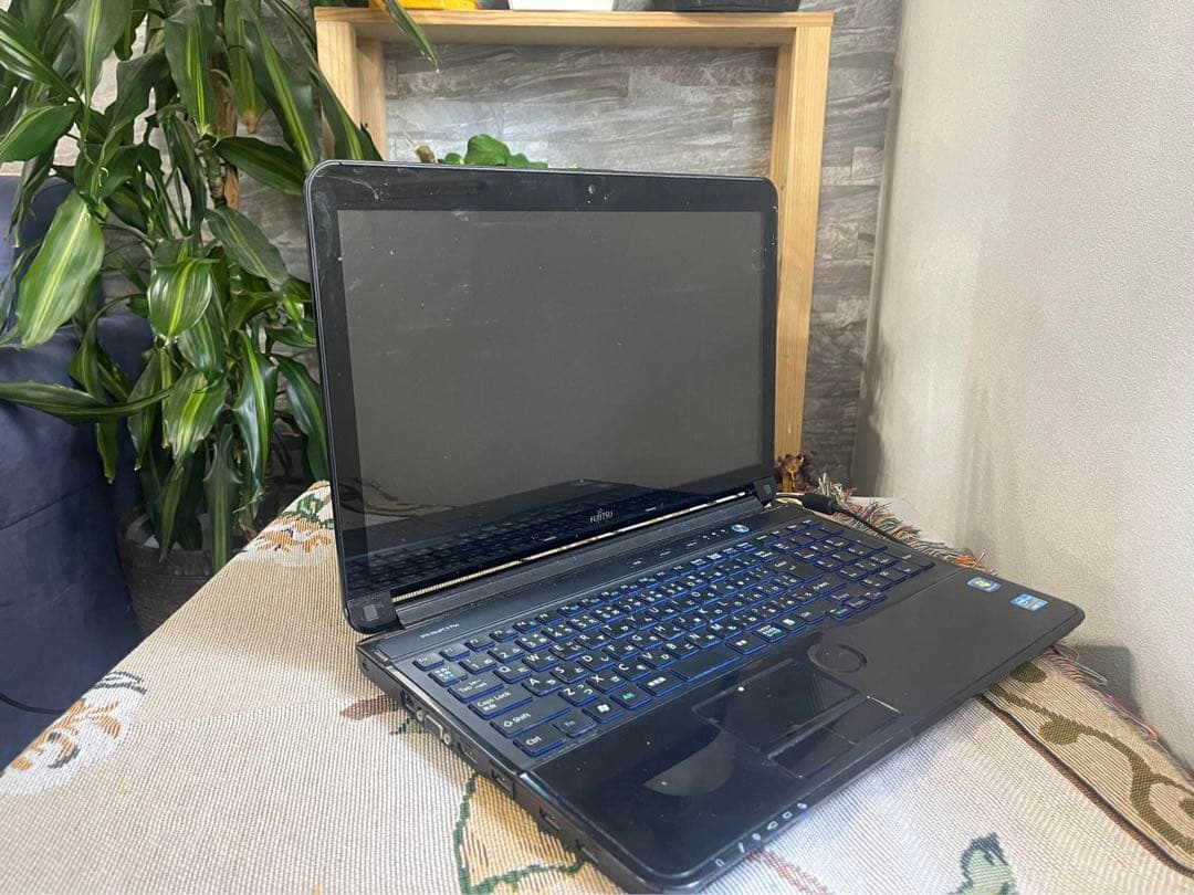 パソコンノ-ト\富士通AH77\ i7\\8G\カメラ\高解像度\15.6型