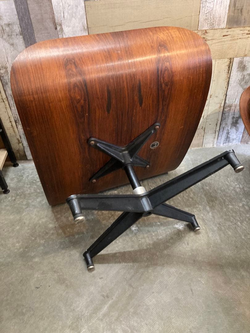 ハーマンミラー　イームズ　EMS レザーラウンドチェア　オットマン別売り