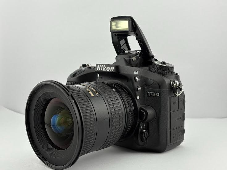 ★極上品★ニコン NIKON D7100 【ショット数9,736回】レンズキット