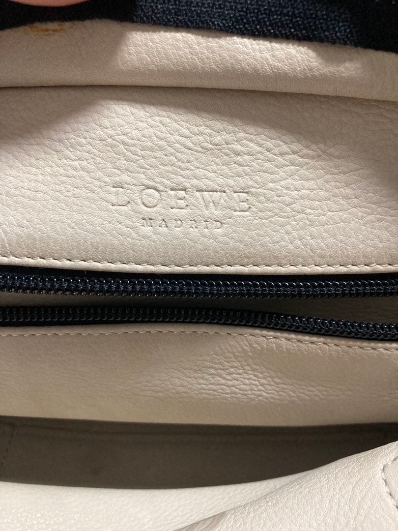 【美品】正規品ロエベ LOEWE ハンドバッグ　アマソナ28 スエード カーキ黒