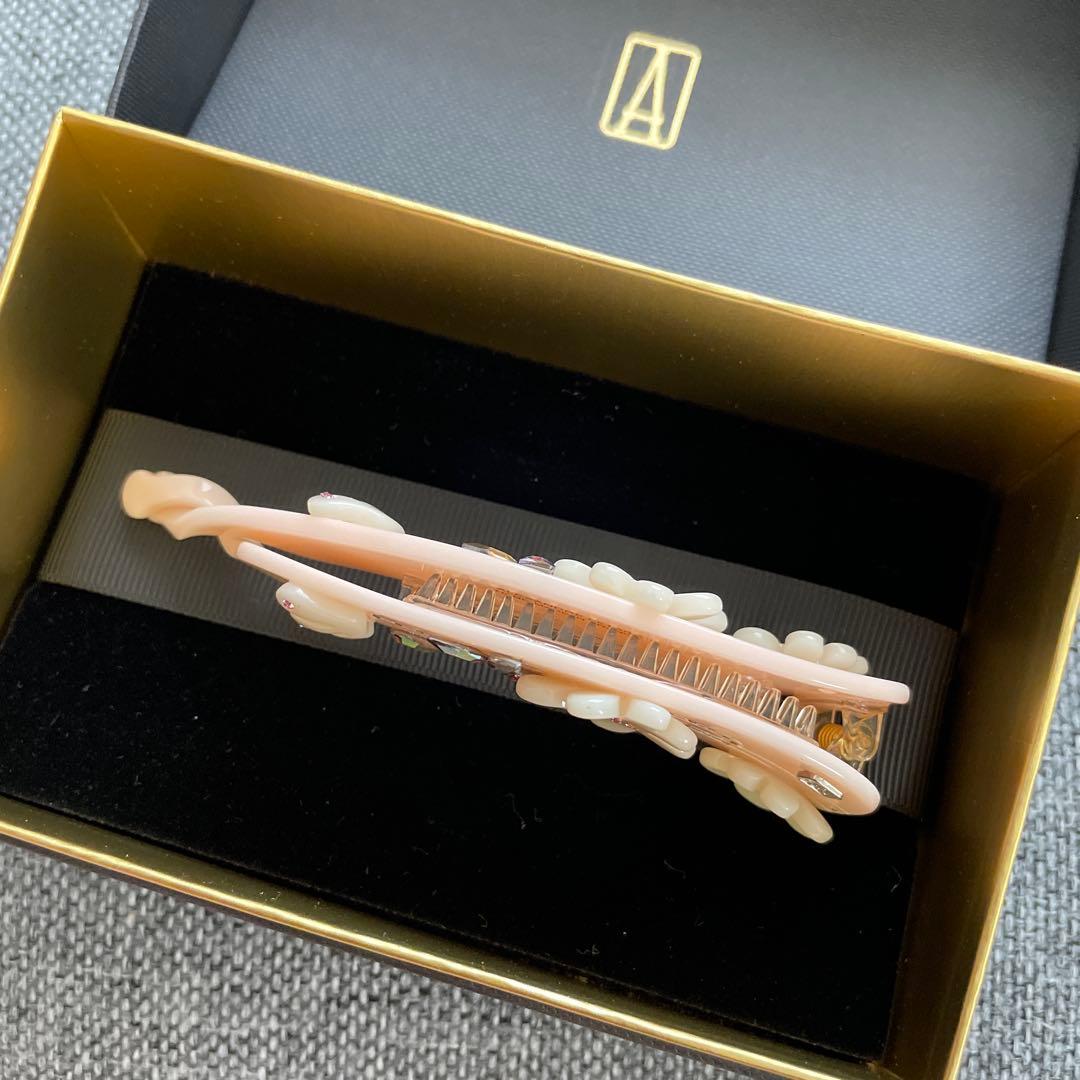 アレクサンドルドゥパリ バナナクリップ 花