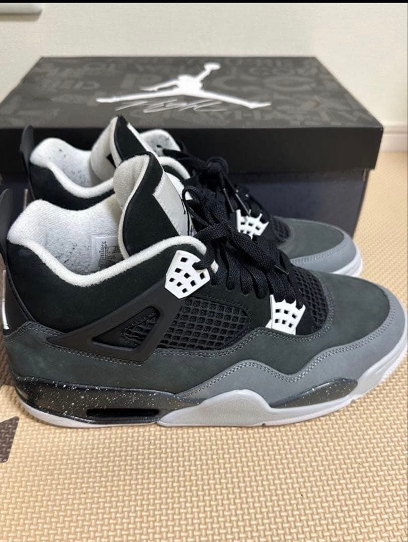 Air Jordan 4 Fearグレー/ブラック/ホワイト