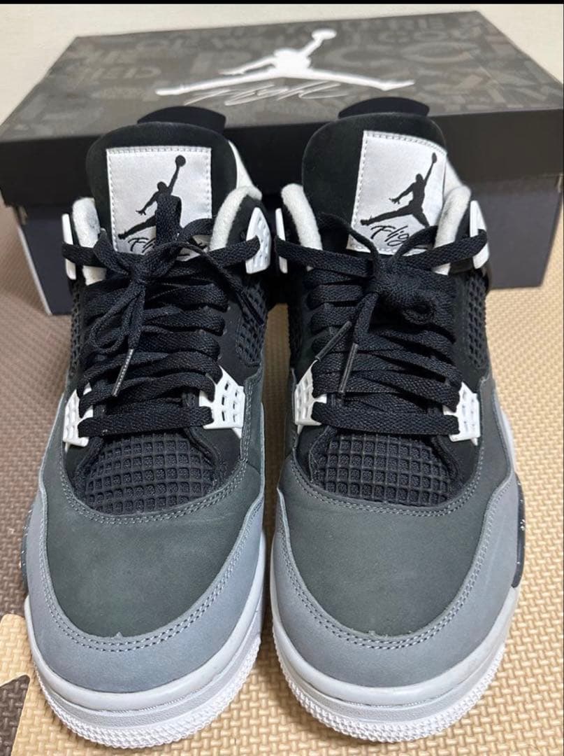 Air Jordan 4 Fearグレー/ブラック/ホワイト