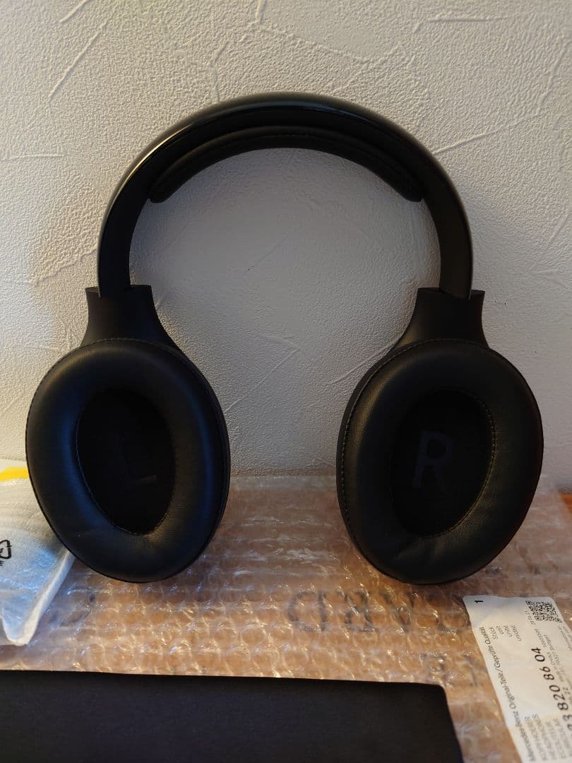 Mercedes-Benz メルセデス・ベンツ ワイヤレスヘッドホンです。