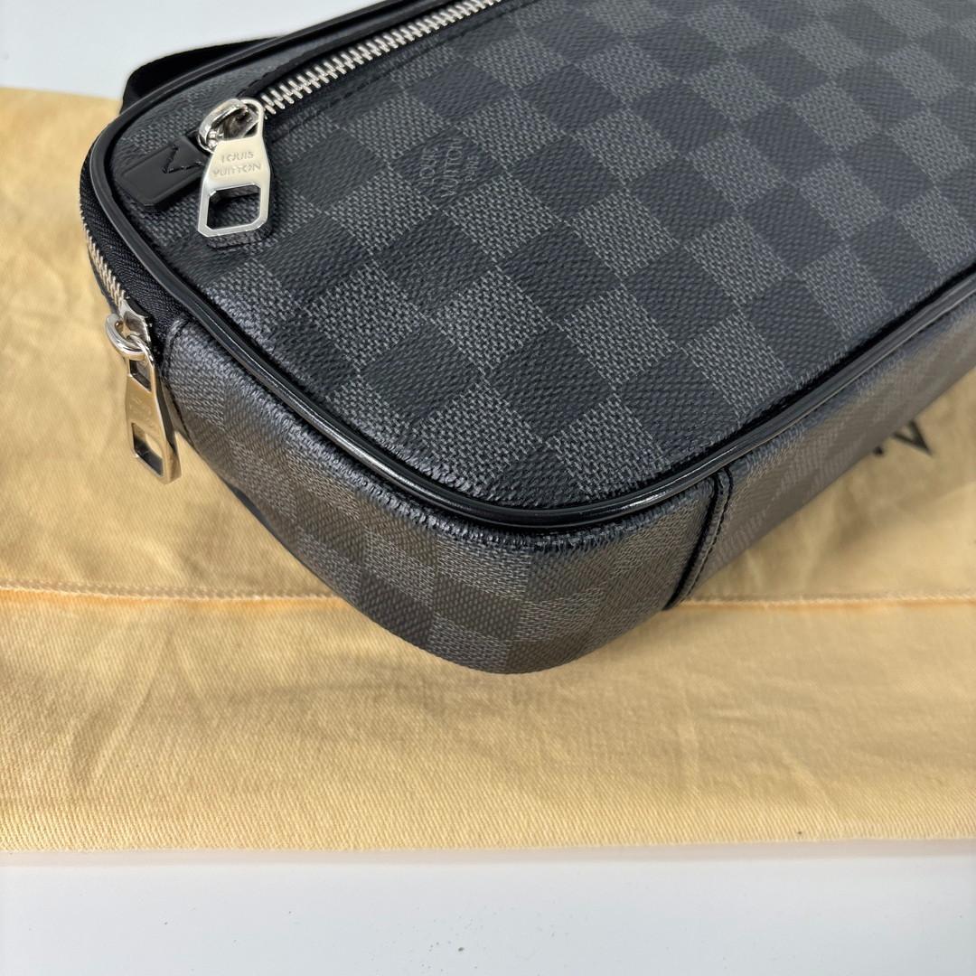 未使用 ルイヴィトン ダミエグラフィット アンブレール ボディバッグ ブラック