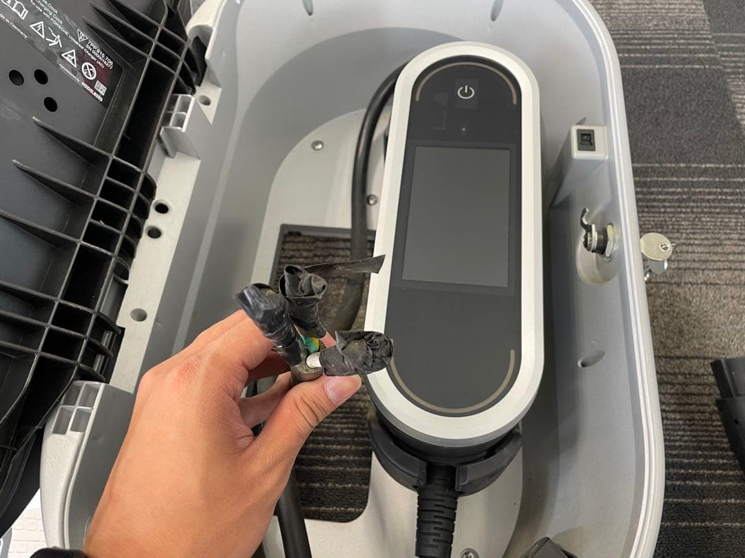 ポルシェ タイカン モバイルチャージャーコネクト