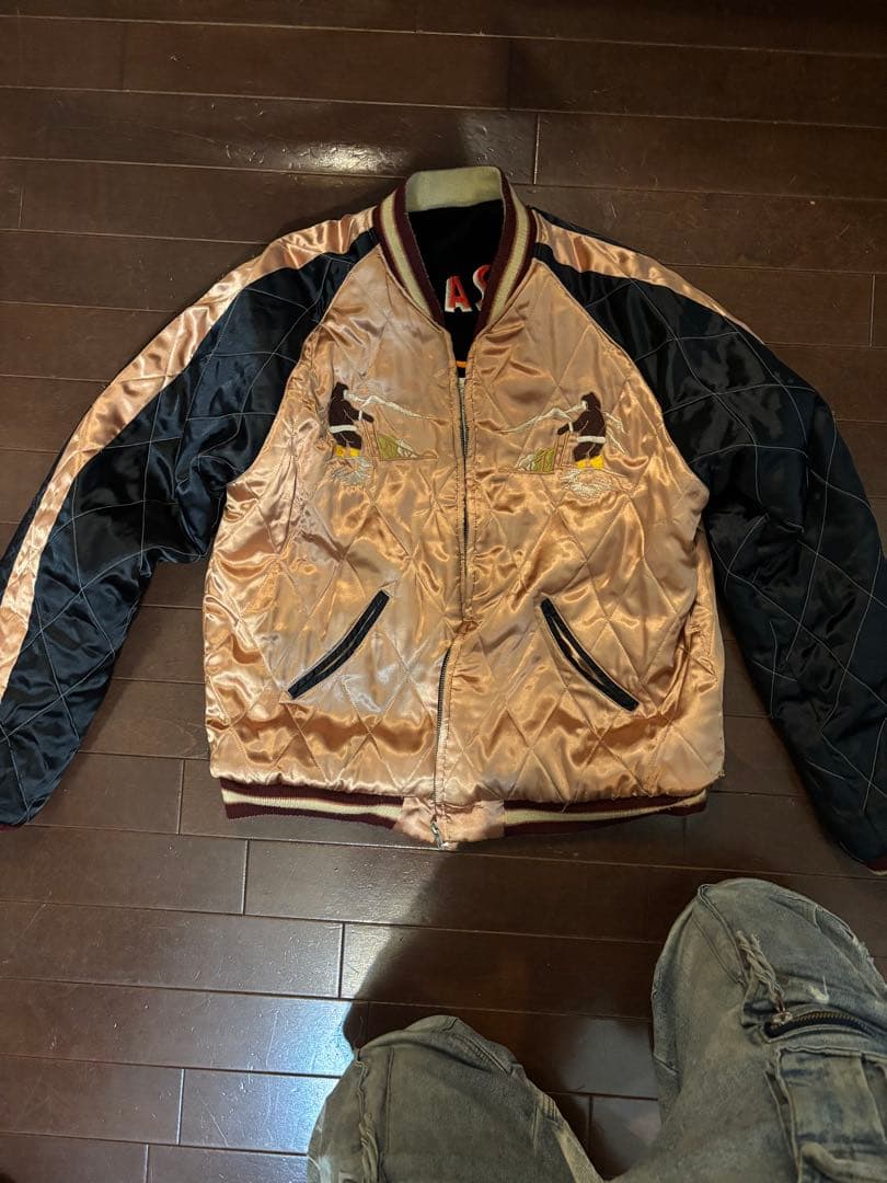 アラスカ刺繍　スカジャン