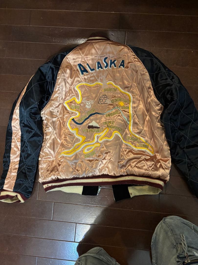 アラスカ刺繍　スカジャン