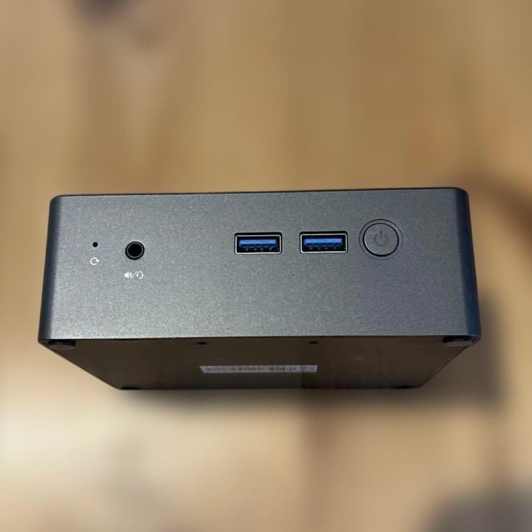 BMAX Mini PC 本体と付属品