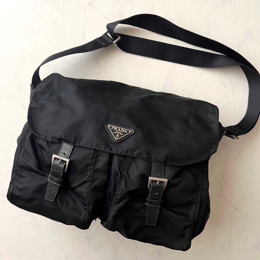 プラダ メッセンジャー ショルダーバッグ ブラック 黒 三角プレート フラップ