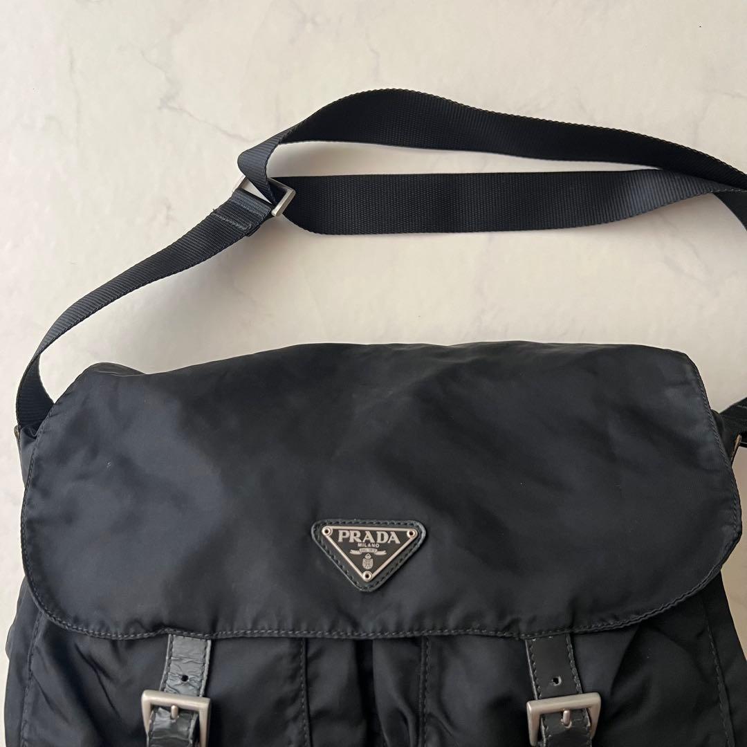 プラダ メッセンジャー ショルダーバッグ ブラック 黒 三角プレート フラップ