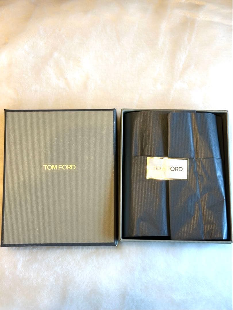 今月末出品終了 TOM FORDトムフォード　マネークリップ　二つ折り財布