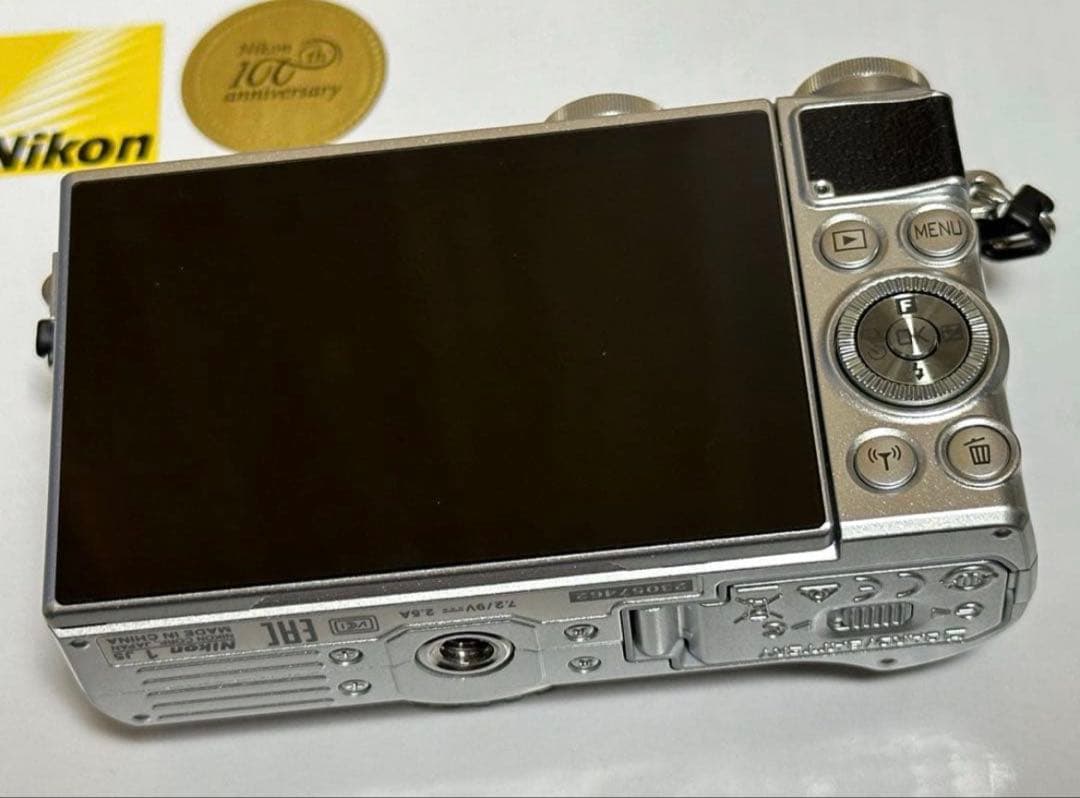 Nikon1 J5ダブルレンズキット　ミラーレス一眼