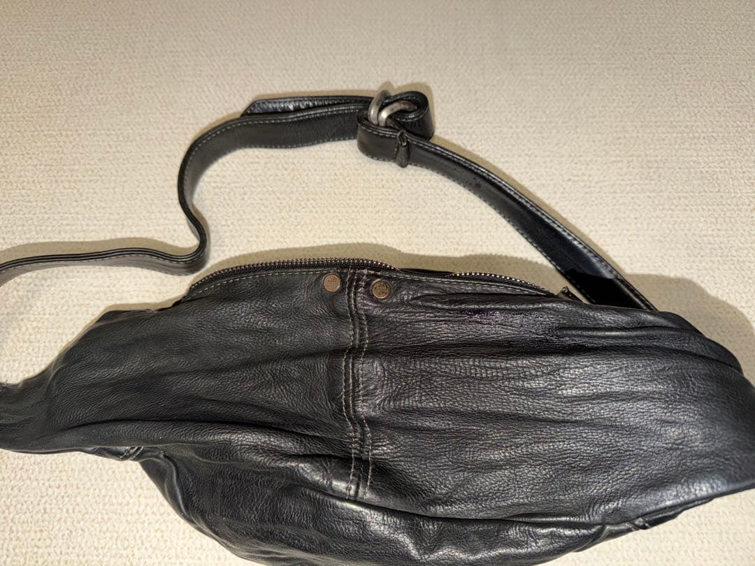 インカーネーション Incarnation レザーボディバッグ ショルダー 黒