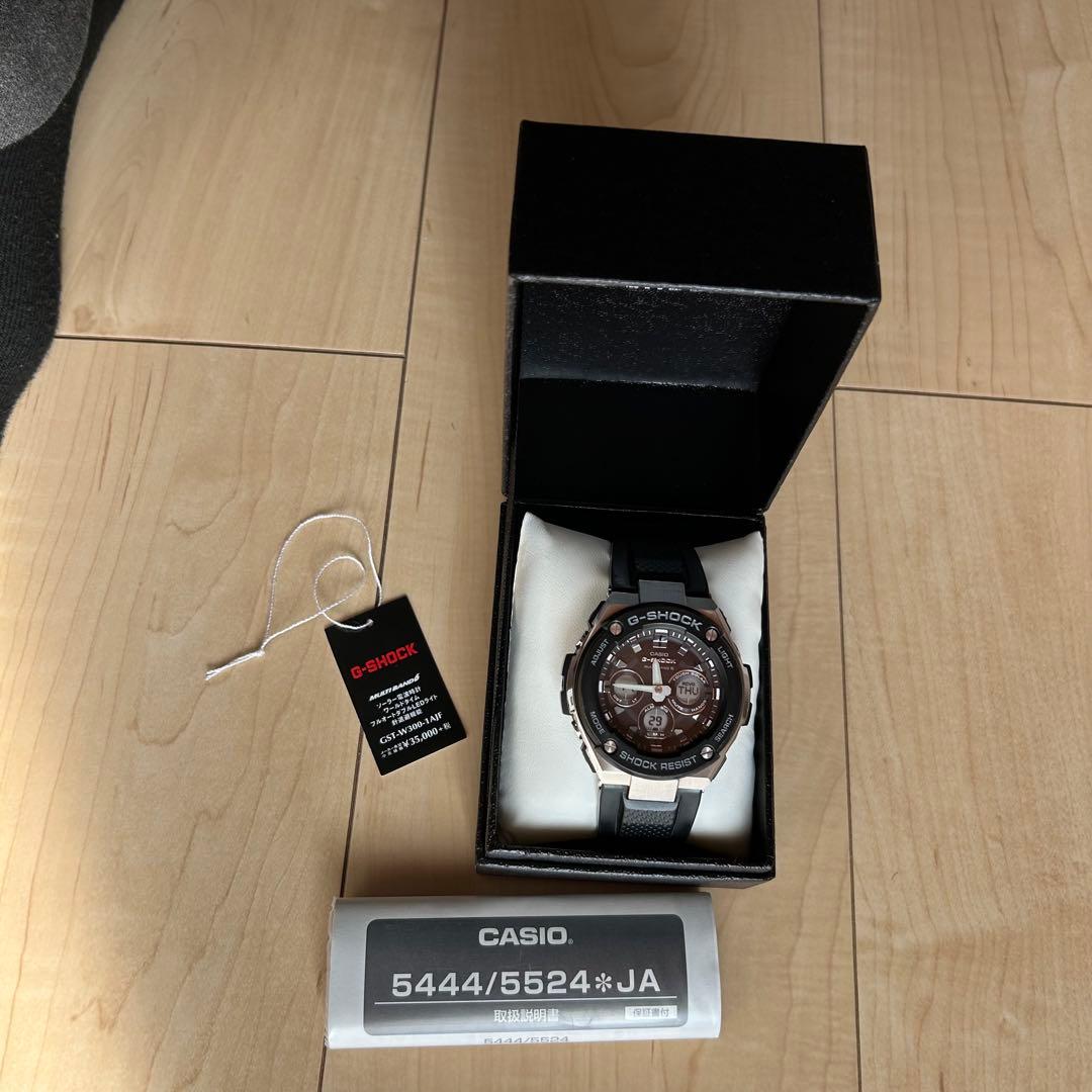 【人気商品】ジーショック GST-W300 電波ソーラー ベルトループ注目