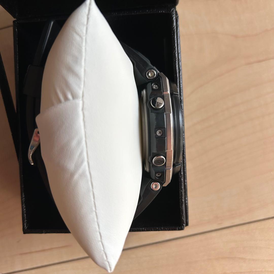 【人気商品】ジーショック GST-W300 電波ソーラー ベルトループ注目