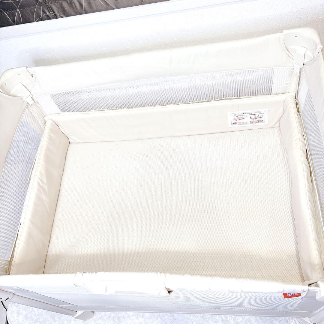 アップリカ ベビーベッド ココネルエアー ミルク ホワイト
