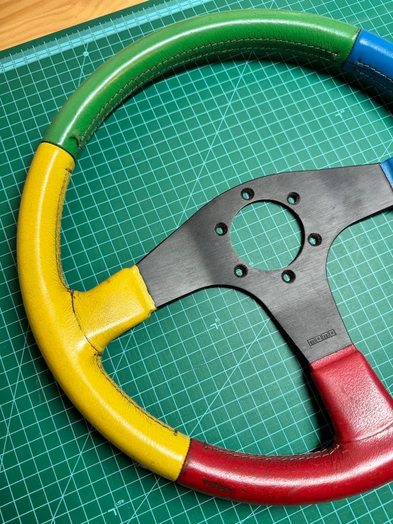 Momo ステアリング ベネトン