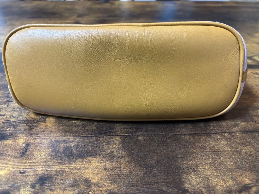 GUCCI ピンク スエード アクセサリーポーチ