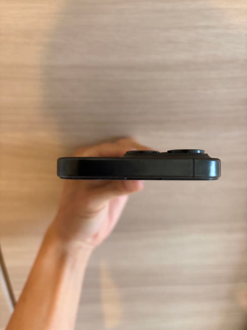 Apple iPhone 15Pro ブラックチタニウム　本体