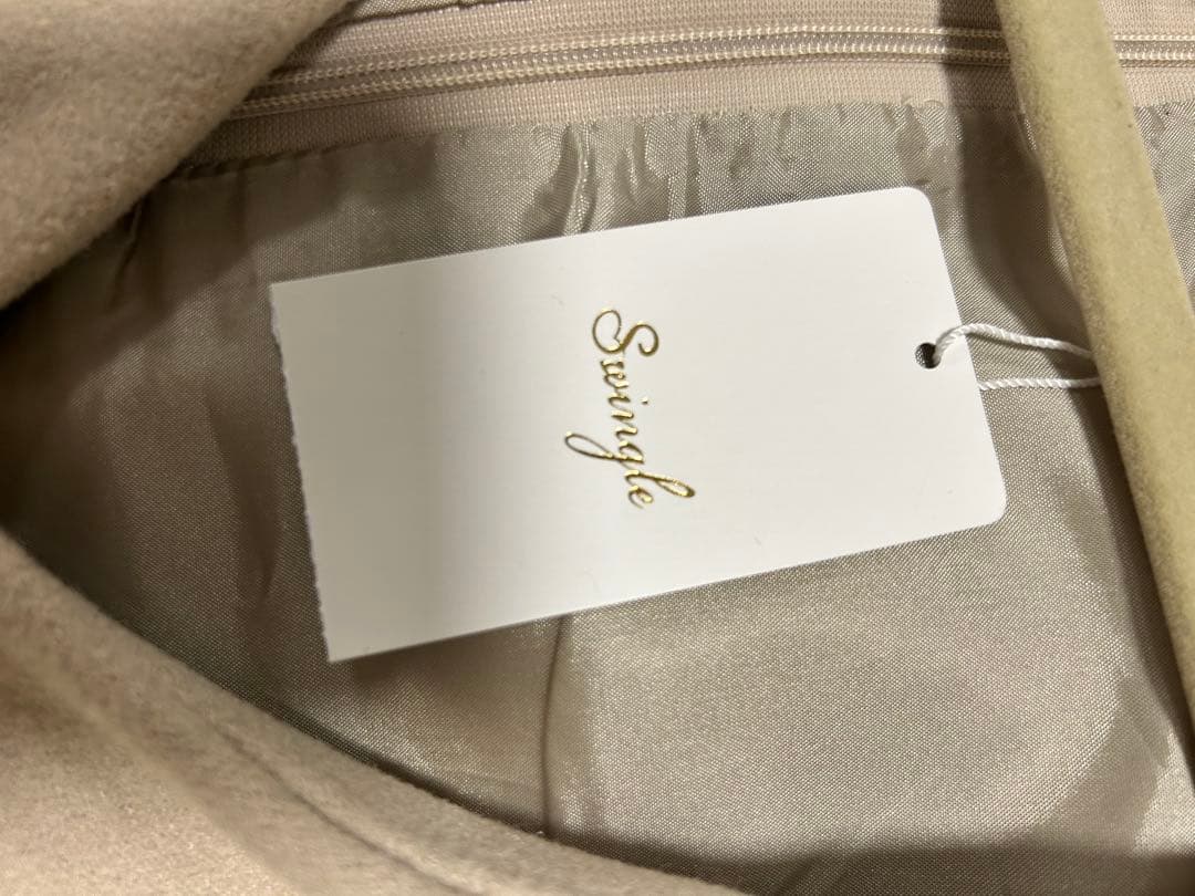 ベージュ ノースリーブ ワンピース