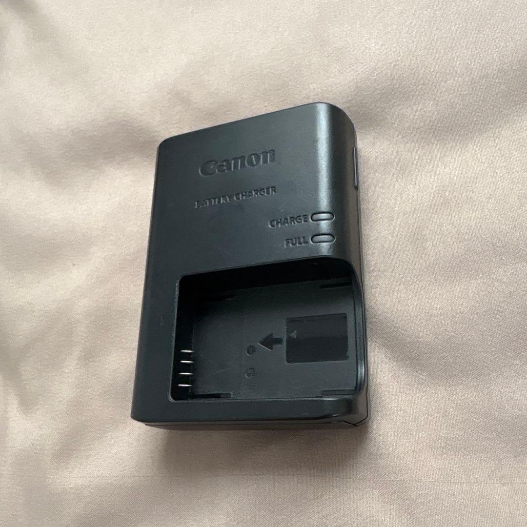 Canon ミラーレス一眼カメラ　EOS Kiss M ダブルレンズキット