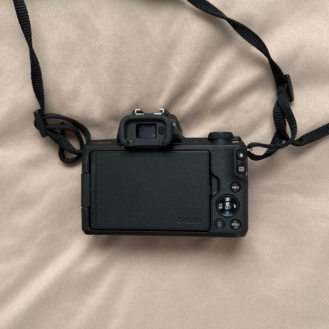 Canon ミラーレス一眼カメラ　EOS Kiss M ダブルレンズキット