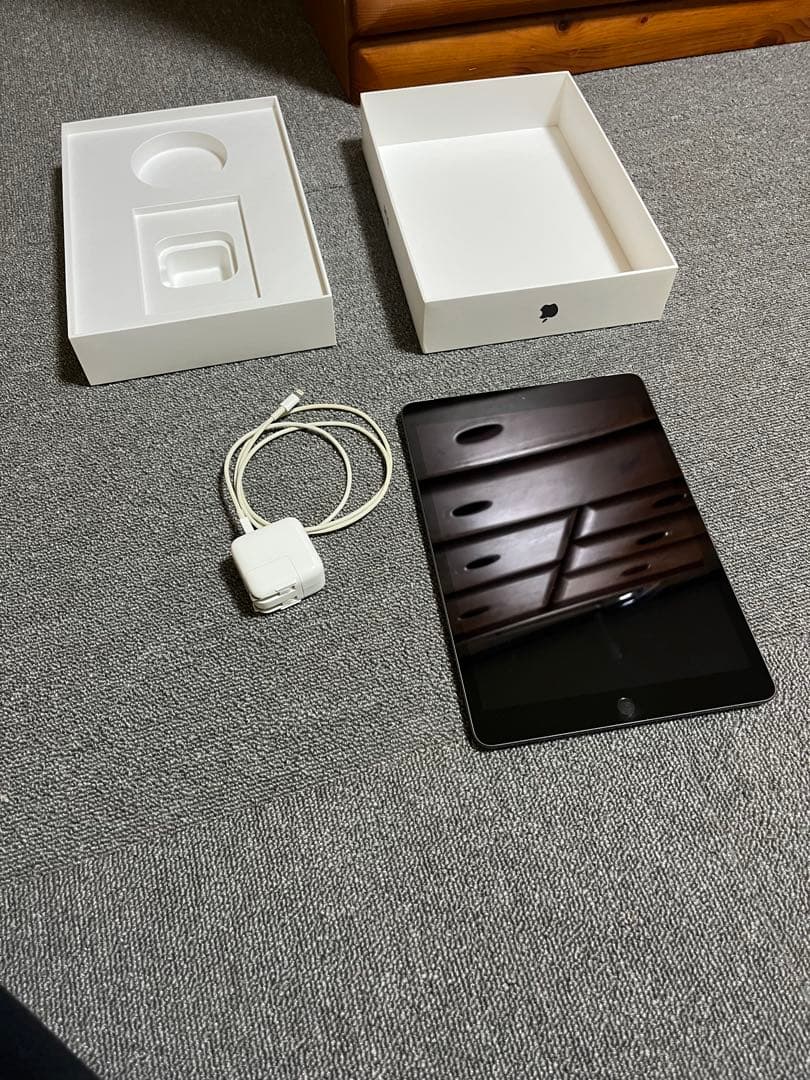 iPad 7世代 WiFi＋Cellular 32GB スペースグレイ 美品