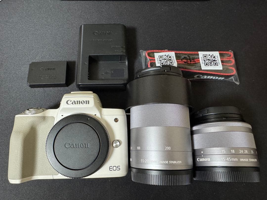 Canonミラーレス一眼カメラEOS Kiss M ダブルズームキット ホワイト