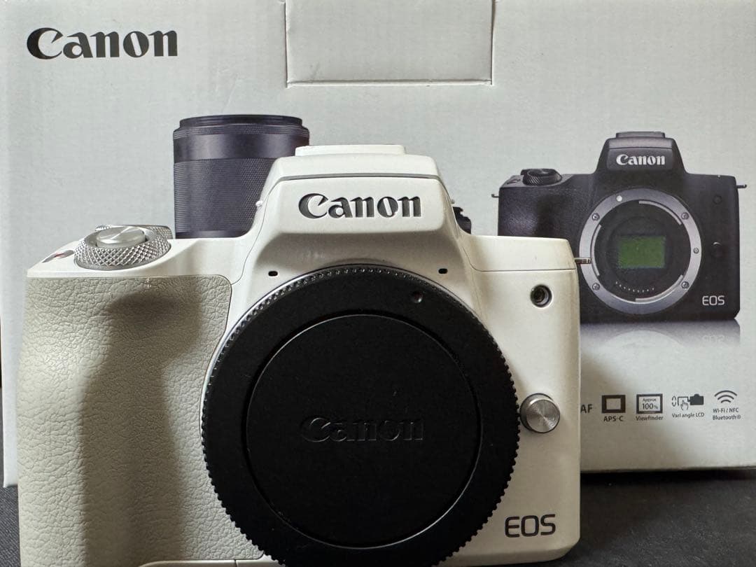 Canonミラーレス一眼カメラEOS Kiss M ダブルズームキット ホワイト